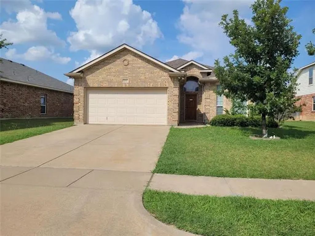 1104 Mourning Dove Drive, Burleson