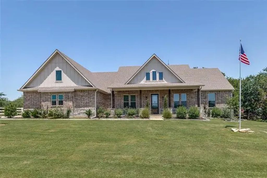 1662 White Bluff Drive, Whitney