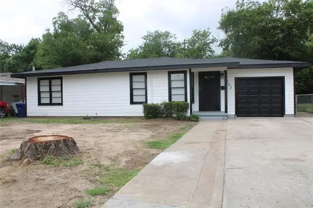 2203 Southside Dr, Brownwood