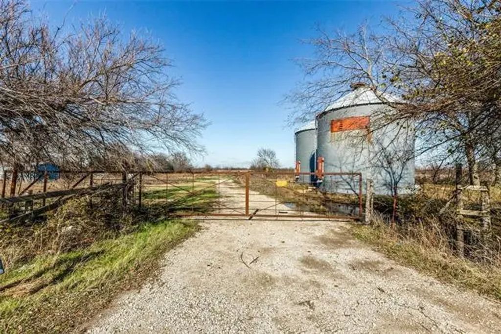 8069 County Road 623, Farmersville