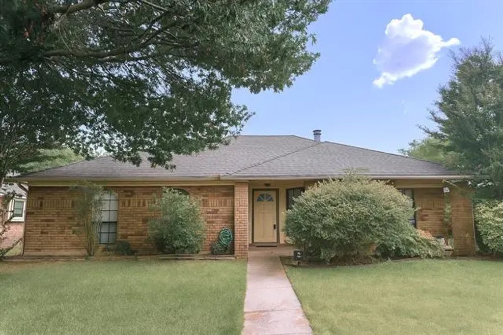 1520 Mayflower Drive, Allen