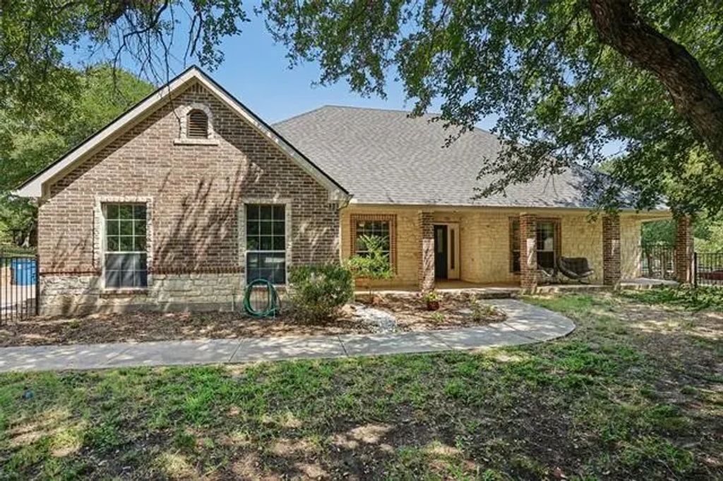 296 Fossil Rock Drive, Azle