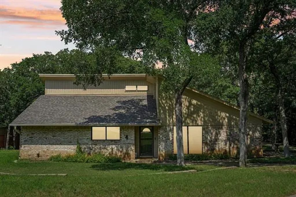 4 Royal Oaks Boulevard, Hickory Creek