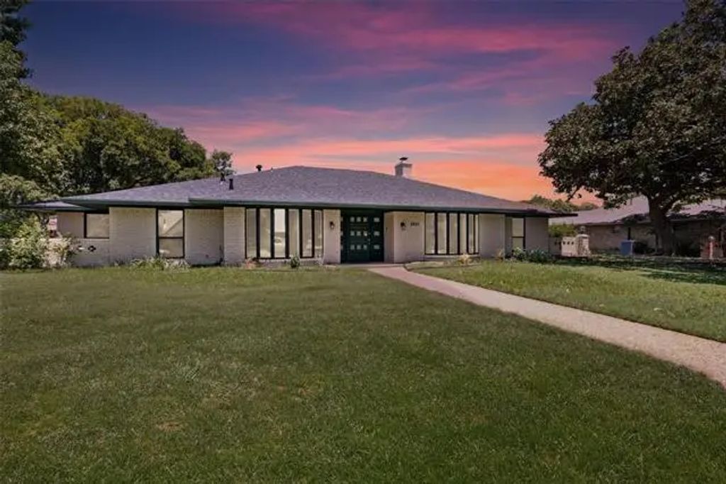 6845 Delmeta Drive, Dallas