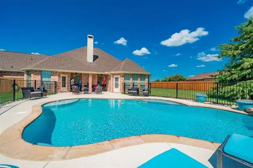 2577 W Alamosa Drive, Terrell