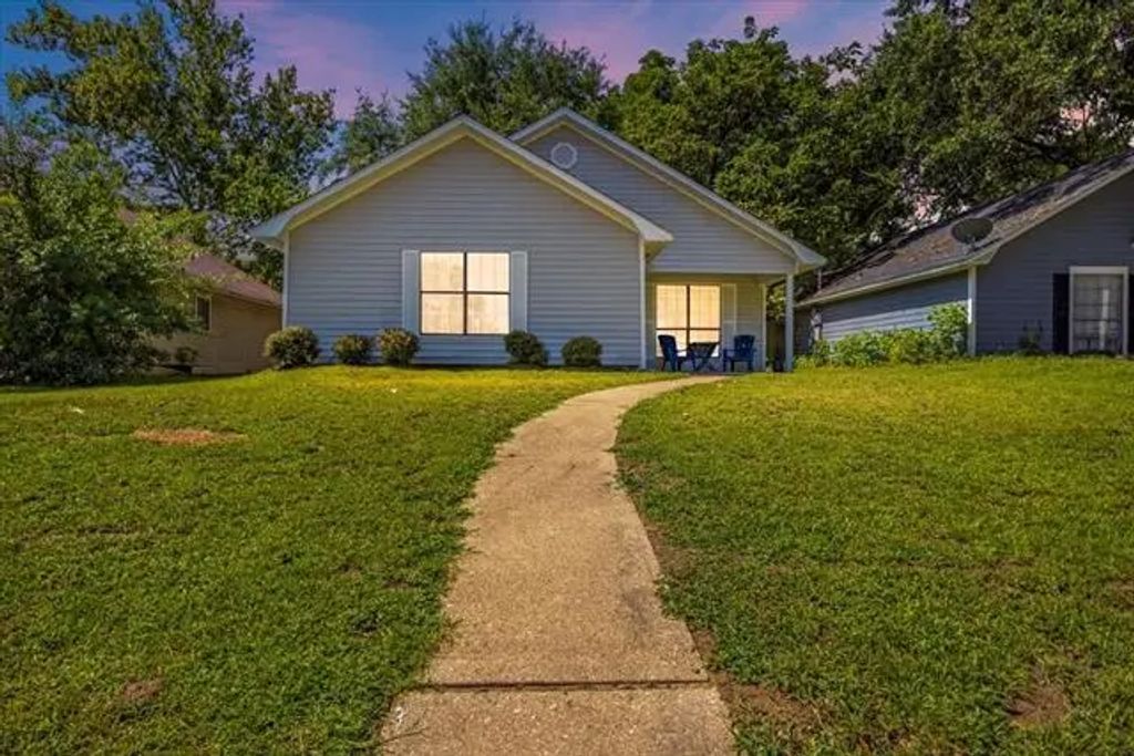 603 W Harrison Street, Gilmer