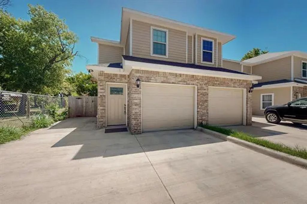1703 Ash Crescent Street, Fort Worth