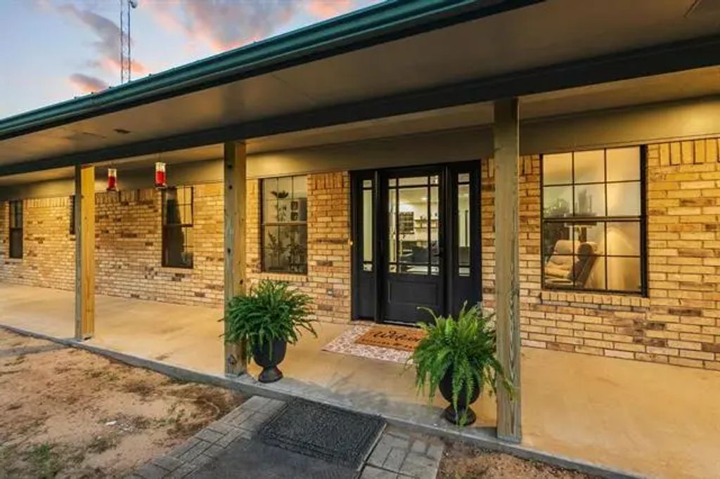 2144 County Road 3040, Bonham