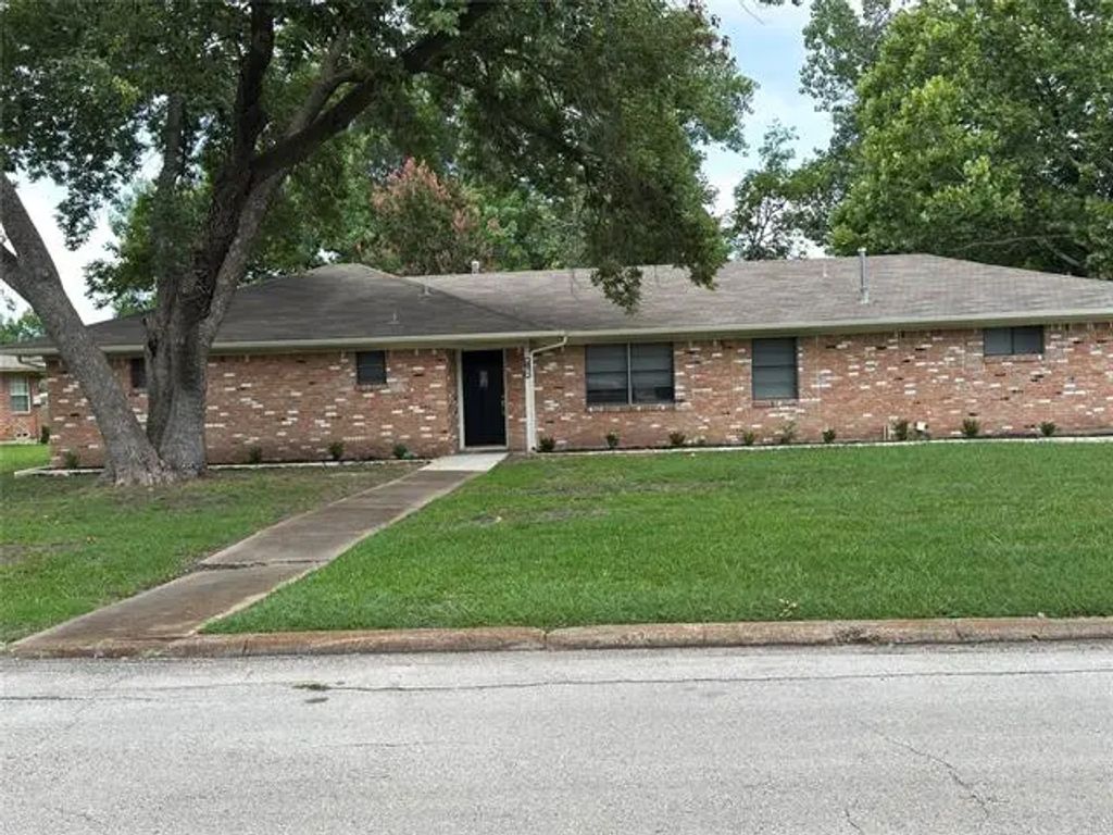 1614 Comanche Trail, Garland