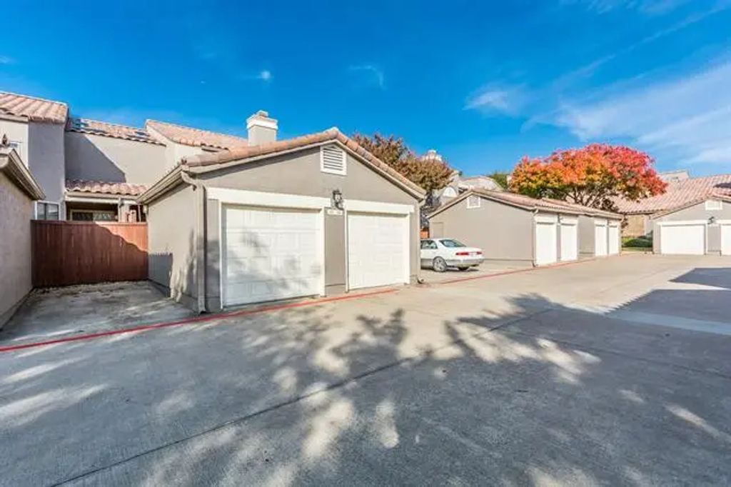 4242 Capistrano 217, Dallas