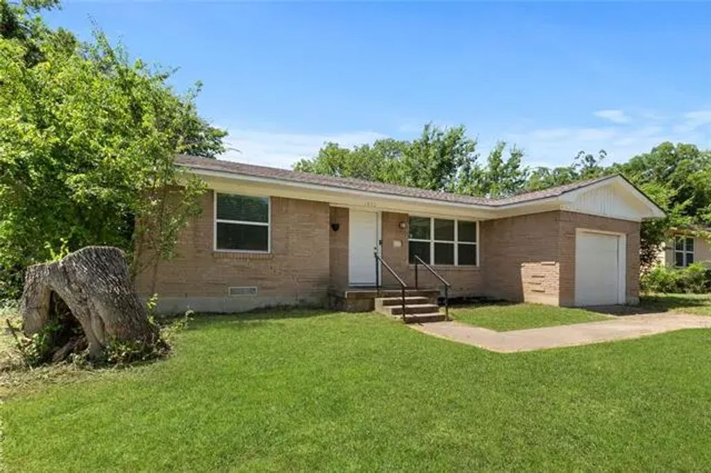 1813 Crescent Street, Denton