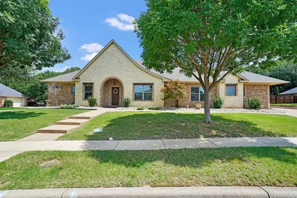 2020 Maplewood Drive, Weatherford