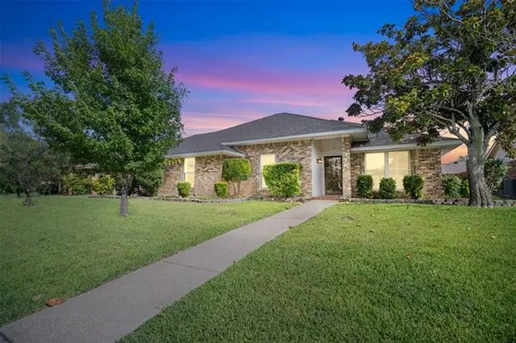 318 Pebblecreek Drive, Garland