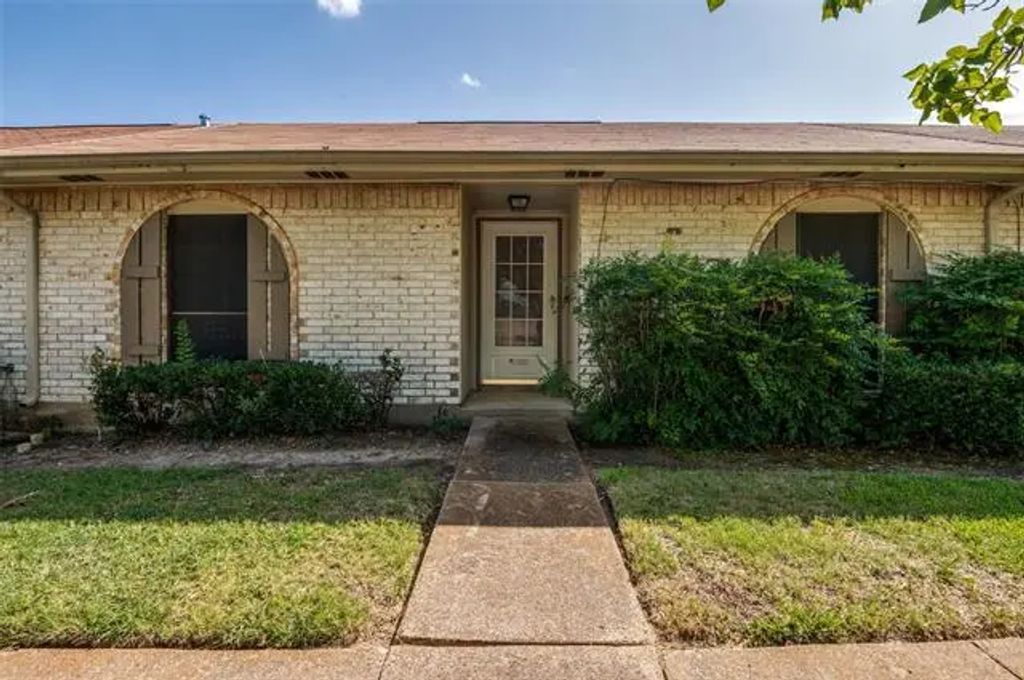 3 W Mountain Creek Drive 5, Grand Prairie
