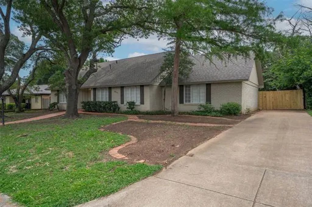 4609 Barwick Drive, Fort Worth