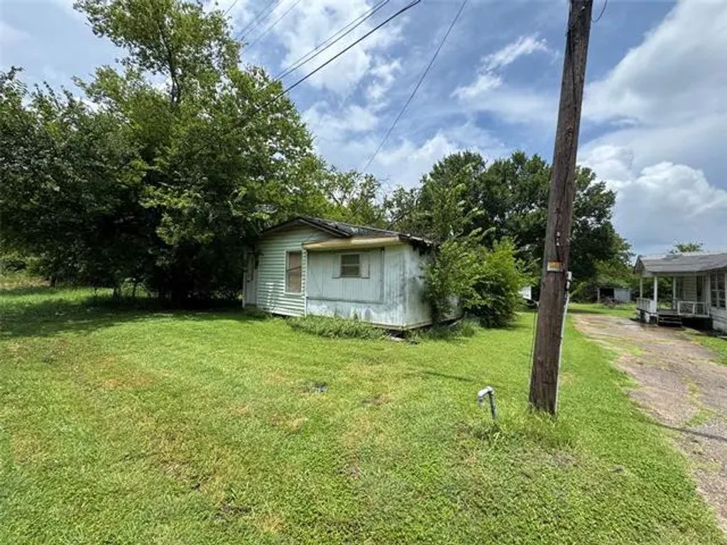 214 Walnut Street, Mexia