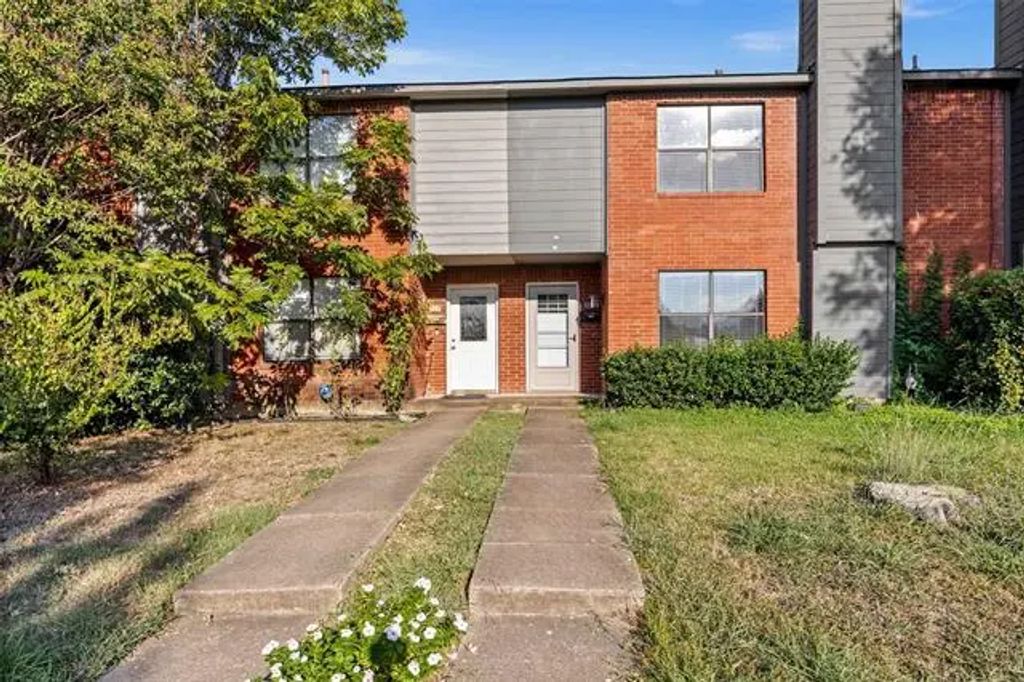 319 Towne House Lane, Richardson