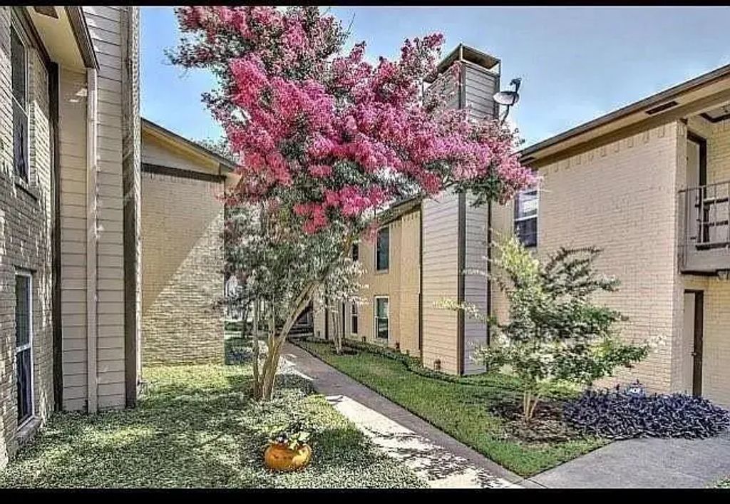 10650 Steppington Drive 234, Dallas