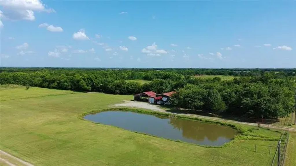 1242 N Fm 1752, Savoy