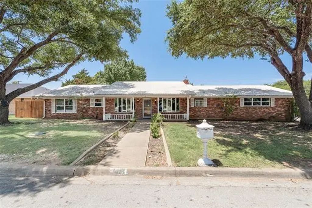 1421 Meadow Lane, Midlothian