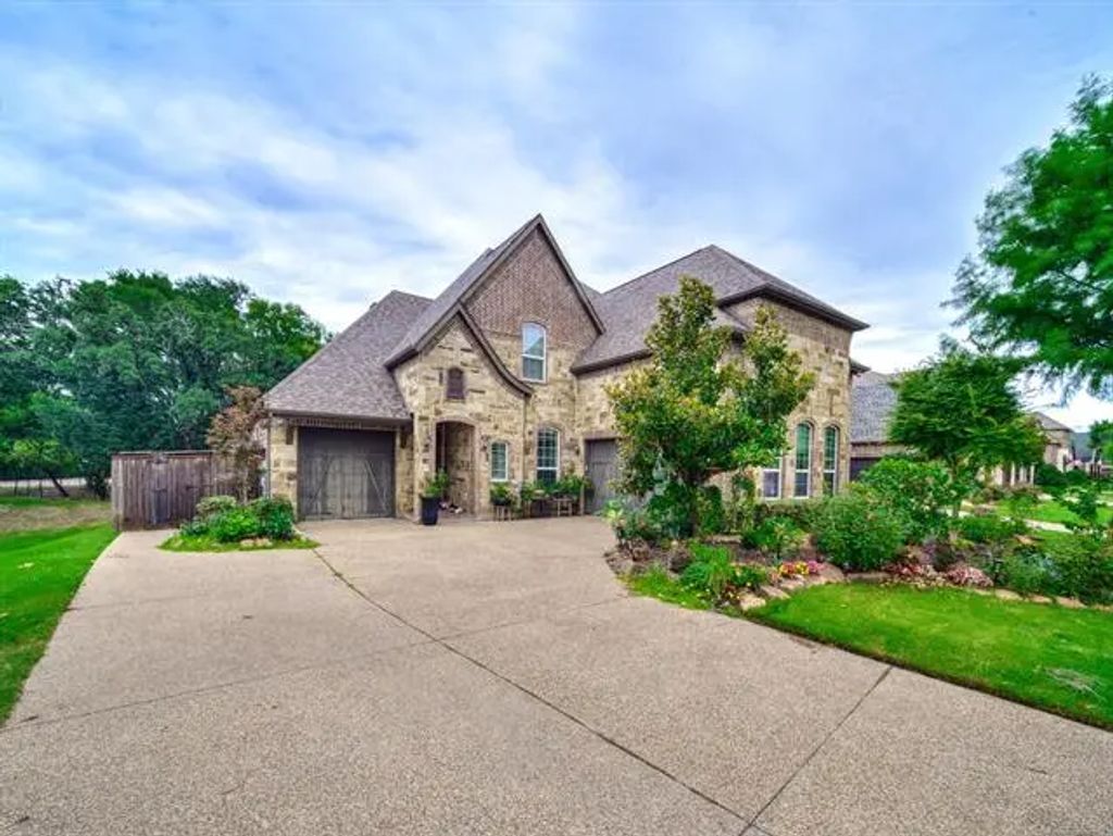 900 Colby Drive, Mansfield