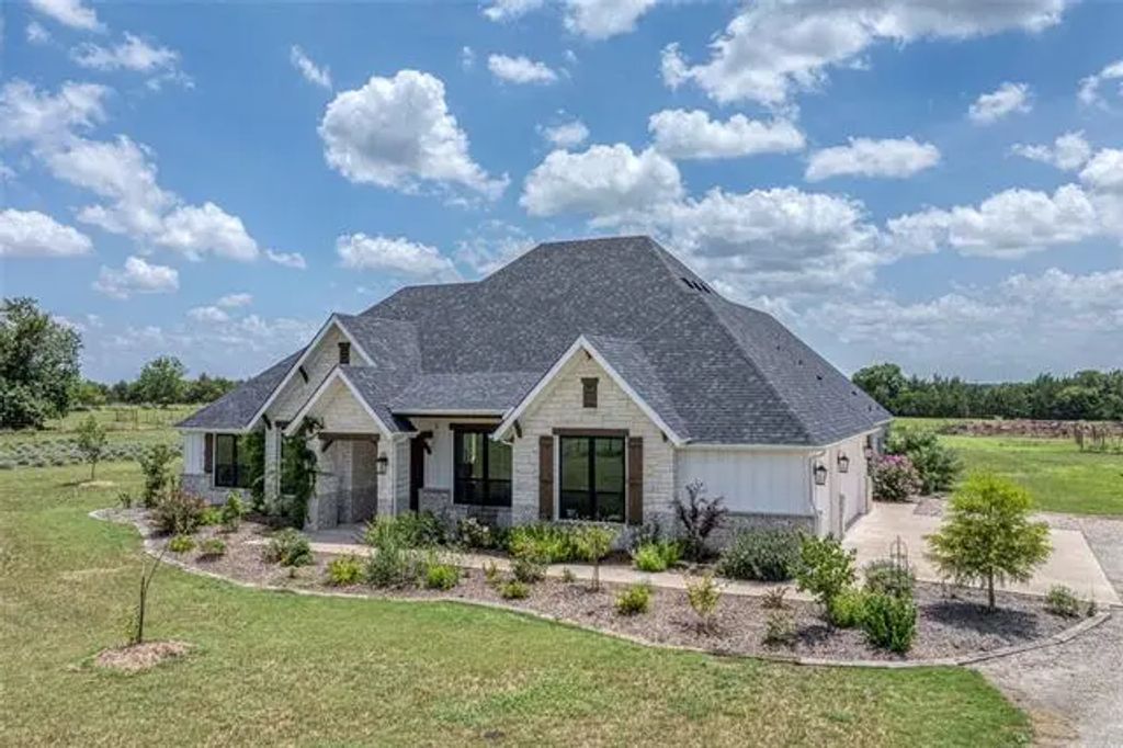1061 Oxford Crossing Road, Van Alstyne