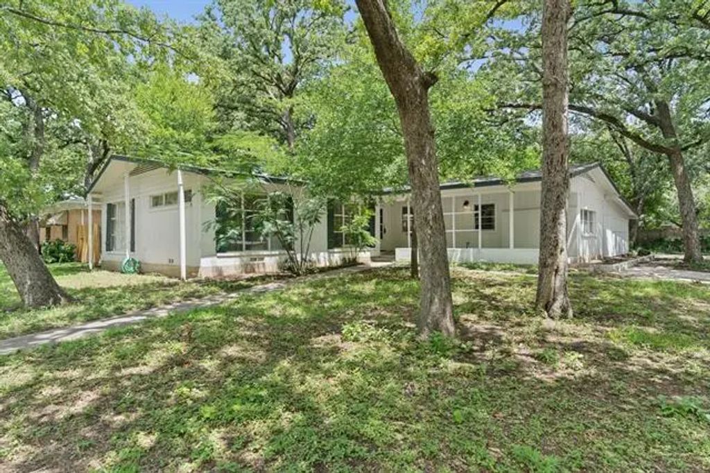 1401 Bluebonnet Trail, Arlington