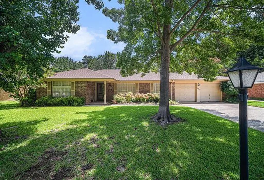 8921 Sirocka Drive, Benbrook