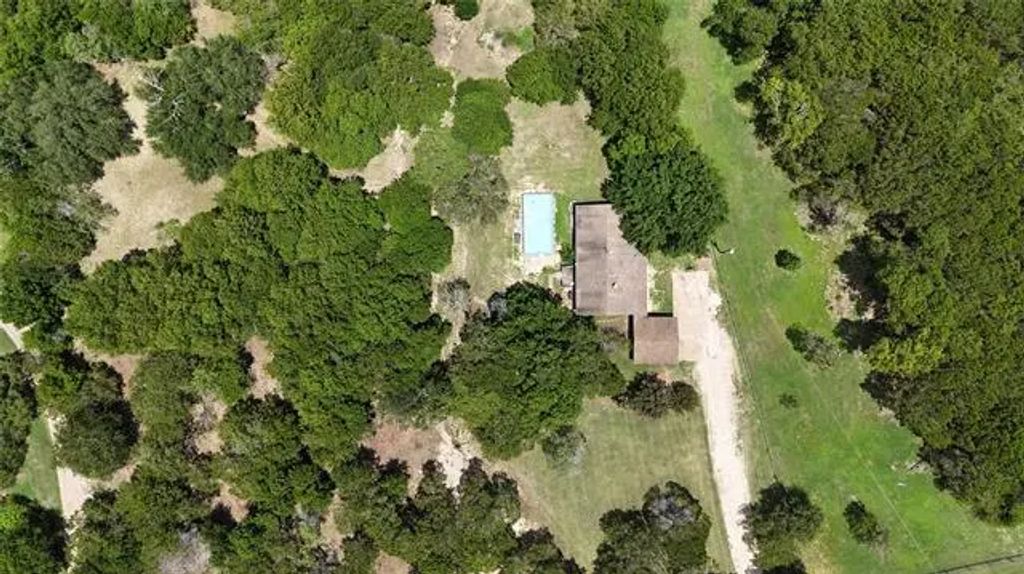 228 County Road 3580, China Spring