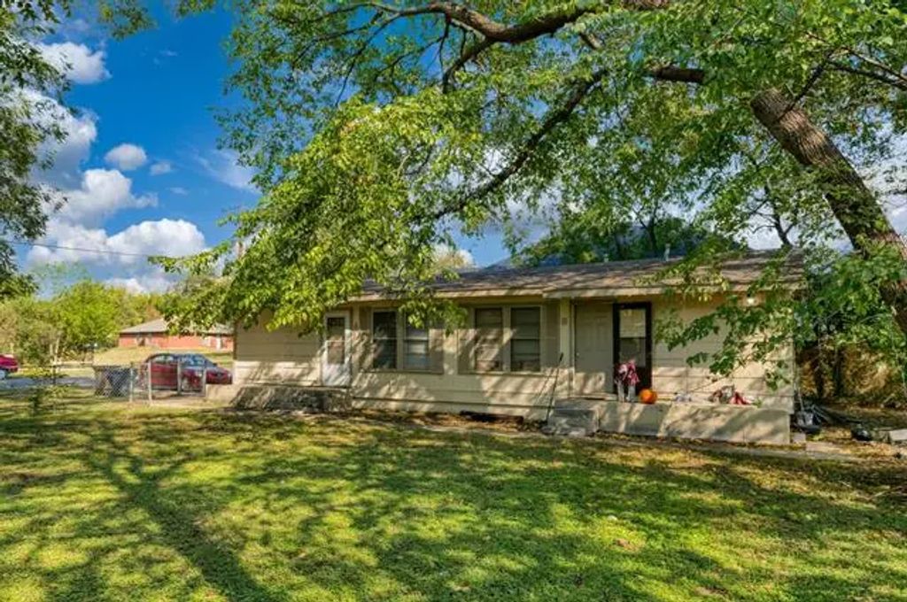 6161 Brocks Lane B, Fort Worth