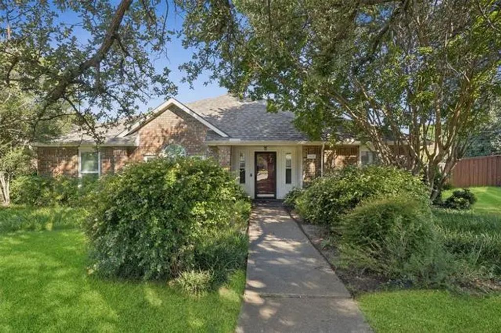 4920 Clover Haven Circle, Dallas