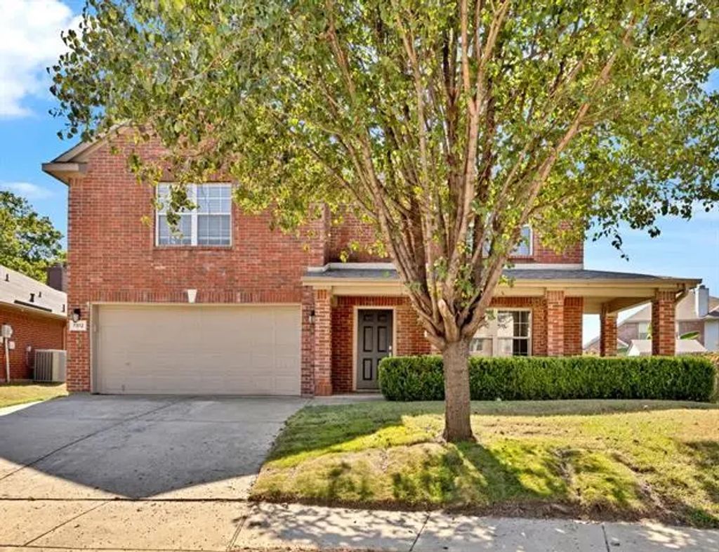 7312 Falcon Court, North Richland Hills