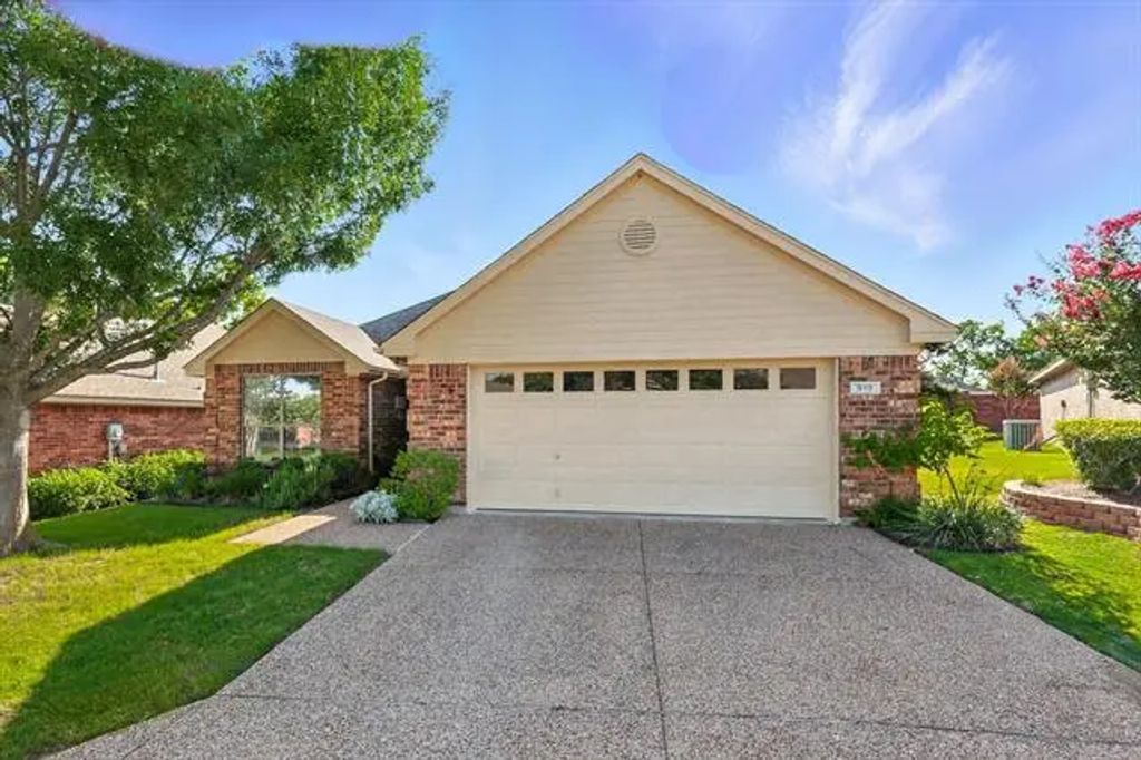 919 Cresthaven Drive 4, Cedar Hill