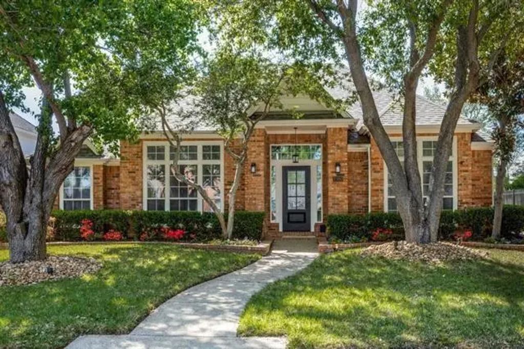 2300 Hunter Place Lane, Arlington