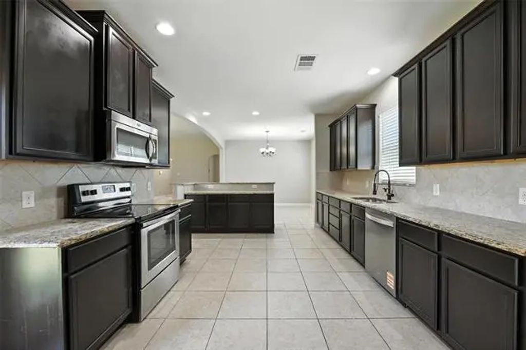 2401 Fall Leaf Court, Denton