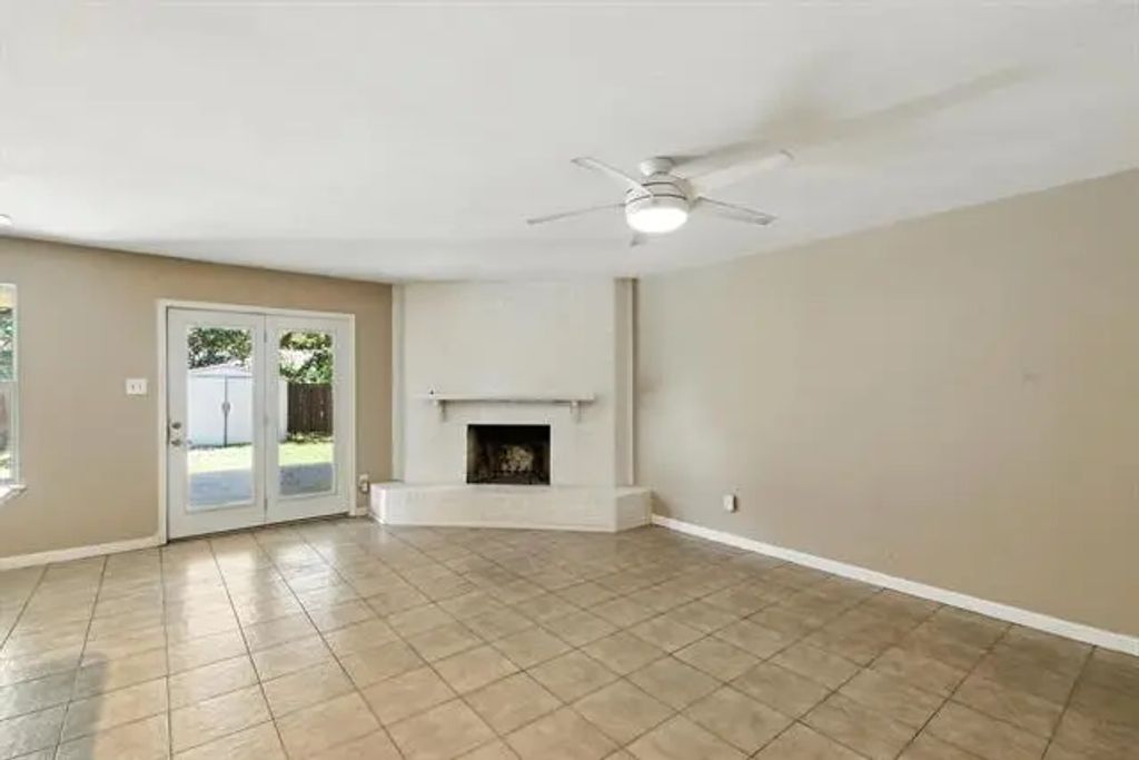 5704 Woodhollow Drive, Arlington