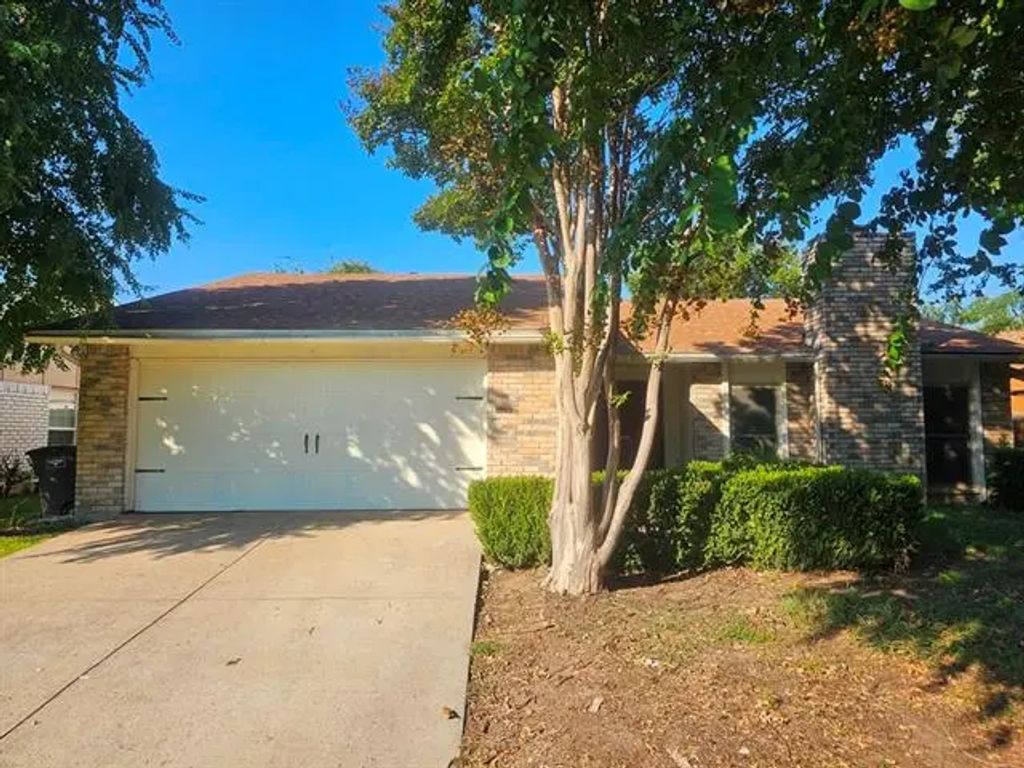 4029 Longstraw Drive, Fort Worth