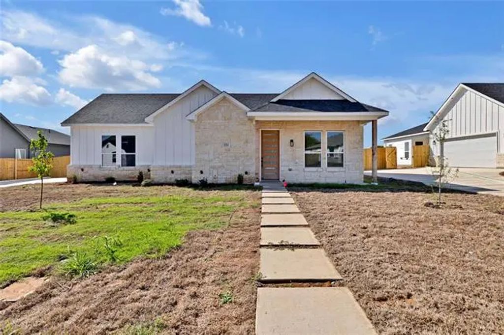 1214 Gannon Lane, DeSoto