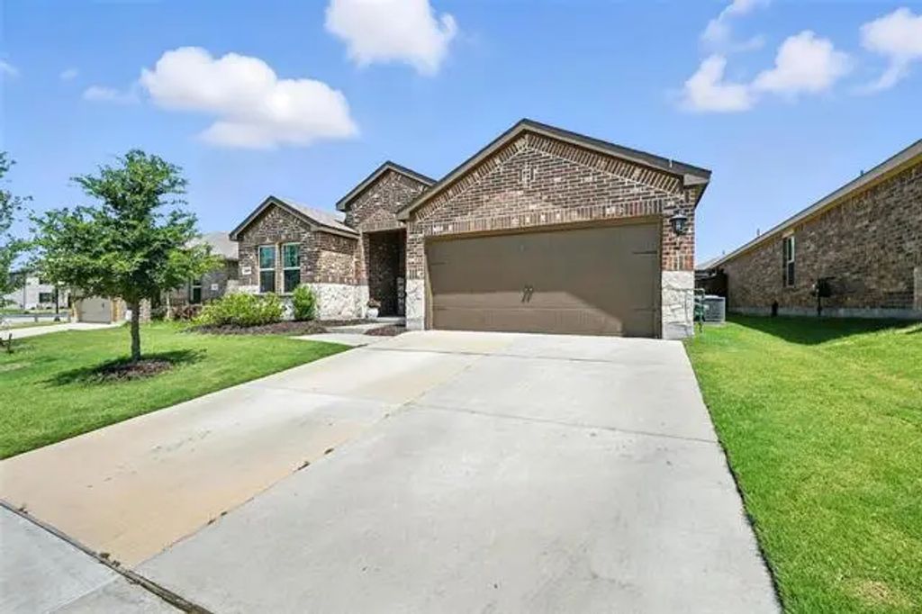 1216 Hutchings Court, Celina