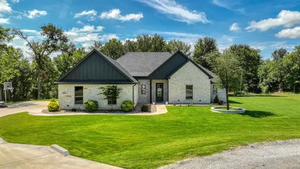 1060 Kessler Road, Weatherford