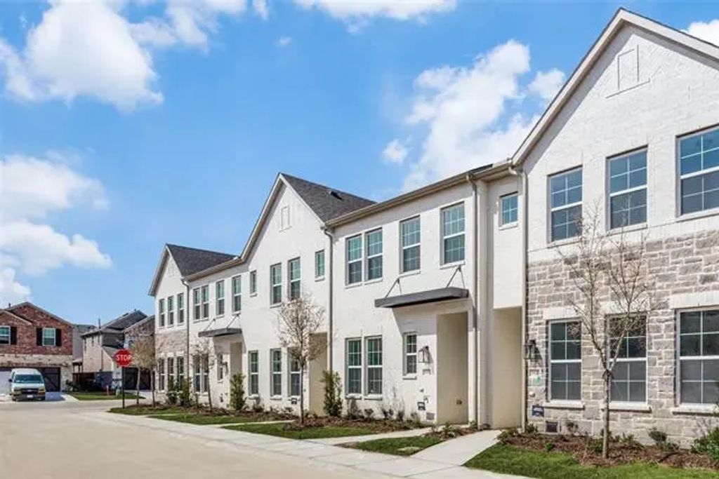 9909 Schramm Street, Irving