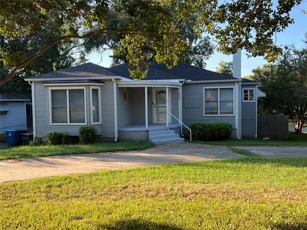 1230 W Chestnut Street, Denison