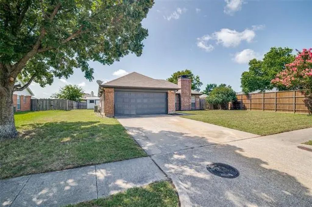 102 Marquette Street, Forney