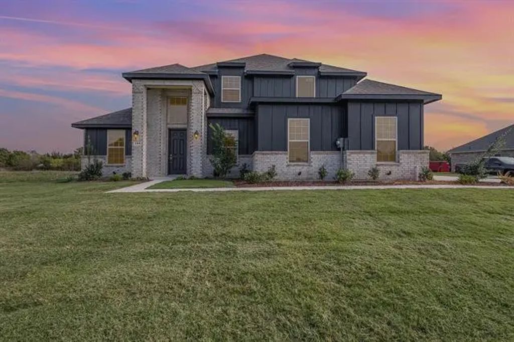180 Crystal Lake Lane, Red Oak
