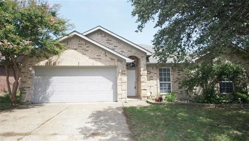 1702 Merritt Drive, Mansfield