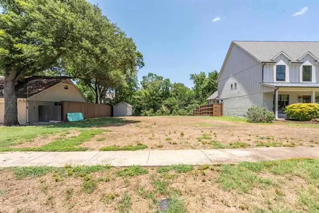 7835 Blackbird Lane, Dallas