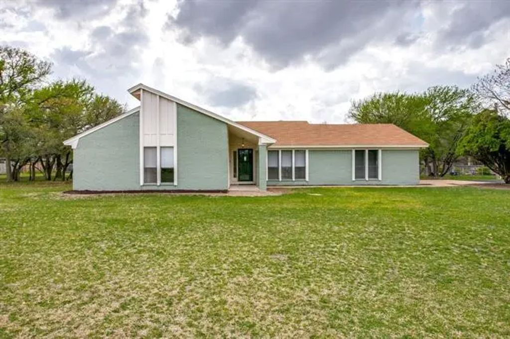 704 Kings Gate Road, Willow Park