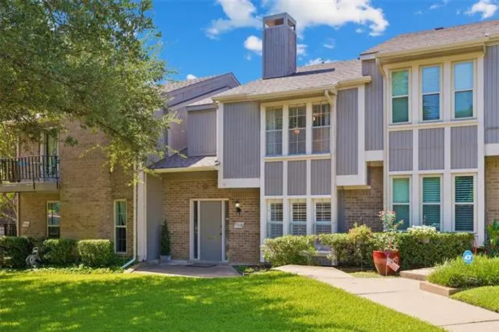7518 Riverbrook Drive 33, Dallas