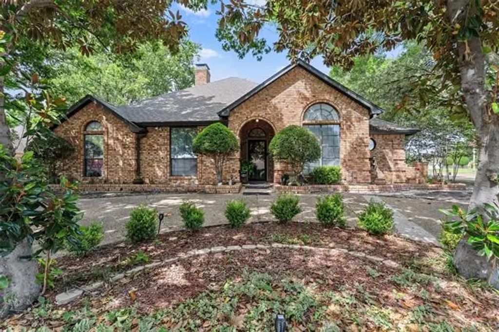 4929 Saint James Court, Mesquite