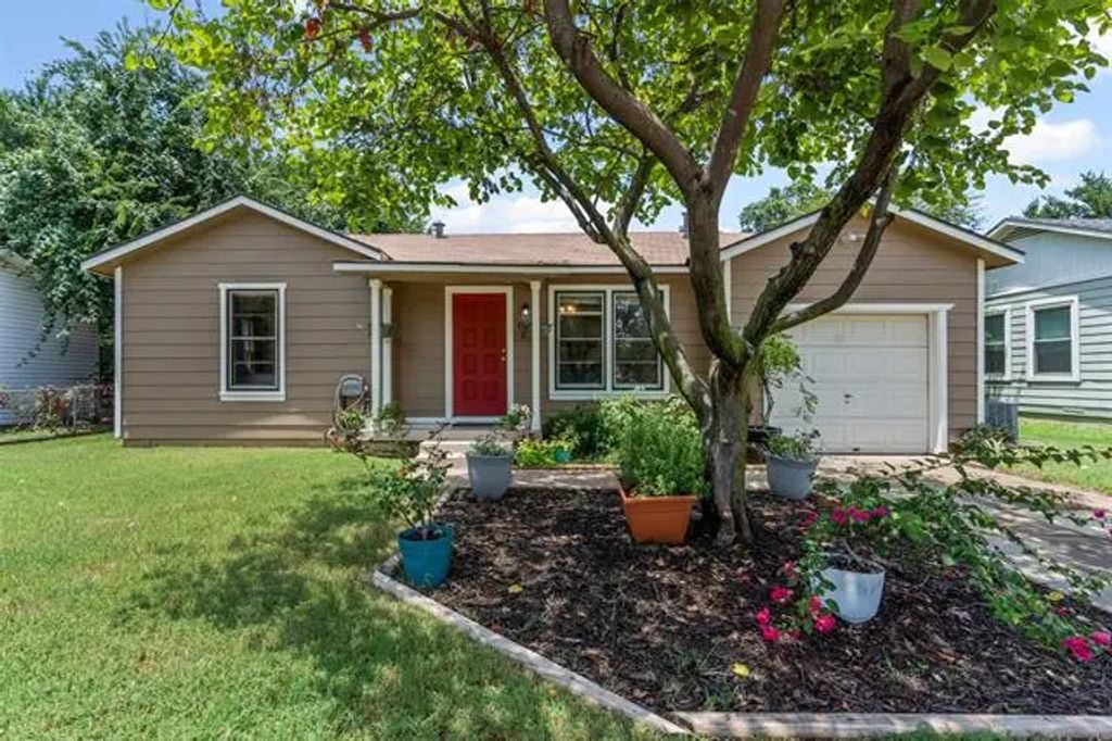 435 Harrison Lane, Hurst